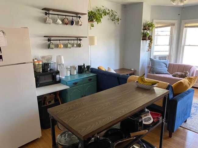 5006 Hazel Ave, Unit Apt 3rd floor in Philadelphia, PA - Building Photo - Building Photo
