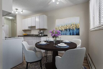 Huxley Apartments in Saskatoon, SK - Building Photo - Building Photo