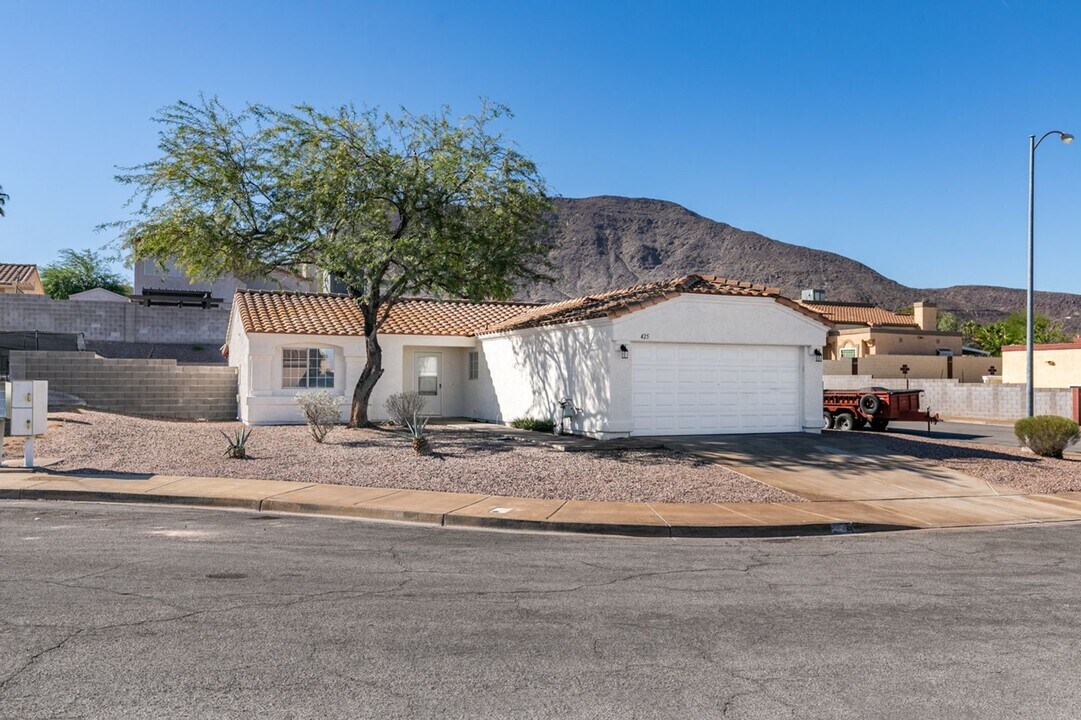 425 Nancy Dr in Henderson, NV - Building Photo