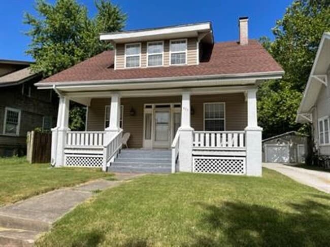 property at 826 S McCann Ave