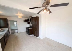 11950 Lee Ave in Adelanto, CA - Foto de edificio - Building Photo