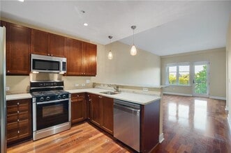 201 W Ponce de Leon Ave in Decatur, GA - Building Photo - Building Photo