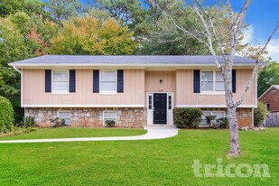 2236 Windsor Dr SW, Unit 1 in Snellville, GA - Building Photo