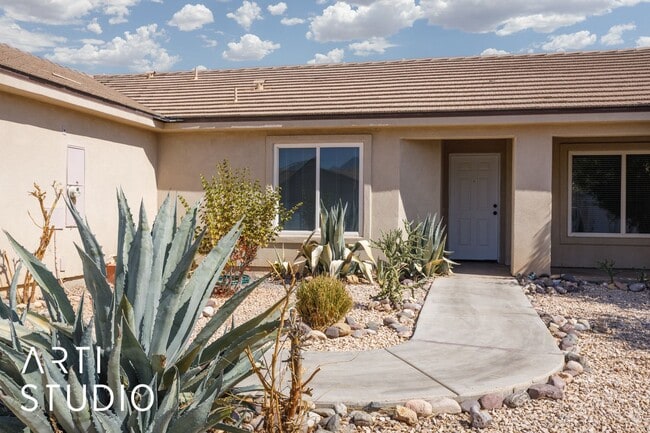 321 Honeysuckle Ln in Mesquite, NV - Building Photo - Building Photo