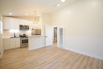 1312 S Pacific St, Unit Unit F in Oceanside, CA - Building Photo - Building Photo