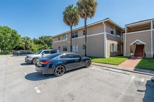 1033 Twin Lakes Dr in Coral Springs, FL - Building Photo