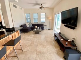 1040 10th St, Unit #204 in Miami Beach, FL - Building Photo - Building Photo