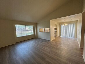 521 Greenlawn Blvd in Round Rock, TX - Building Photo - Building Photo