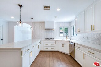 14828 Morrison St in Los Angeles, CA - Building Photo - Building Photo