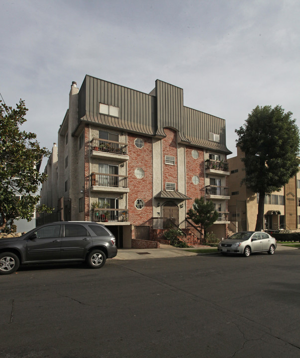 1750 N Harvard Blvd in Los Angeles, CA - Foto de edificio