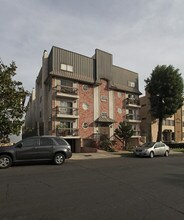 1750 N Harvard Blvd in Los Angeles, CA - Building Photo - Building Photo