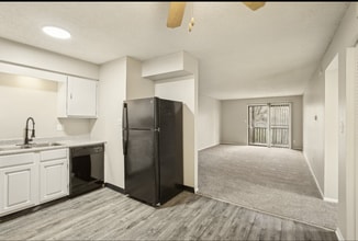 Flats at Wildwood in Raytown, MO - Foto de edificio - Building Photo