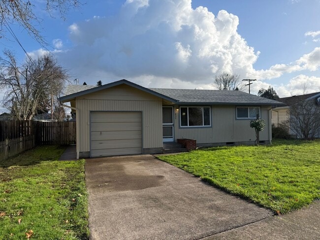 839 N 3rd Pl in Springfield, OR - Building Photo - Building Photo