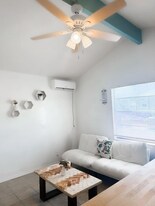 107 E Venus Ln, Unit 4 in South Padre Island, TX - Building Photo