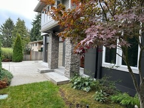 5723 NE 197th St in Kenmore, WA - Building Photo - Building Photo