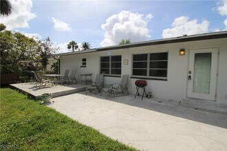 77 Cardinal Dr in North Fort Myers, FL - Foto de edificio - Building Photo