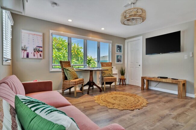 483 E Shore Dr in Clearwater, FL - Foto de edificio - Building Photo