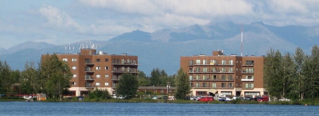 property at 3105 Lakeshore Dr
