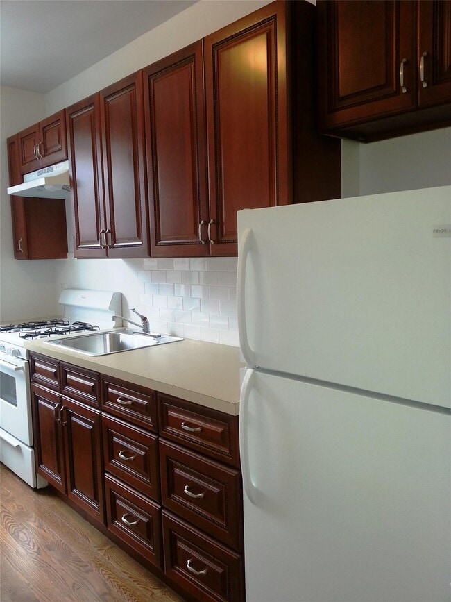 45-37 40th St in Queens, NY - Building Photo - Building Photo