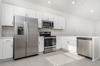 2037 Viewfinder St in Poinciana, FL - Foto de edificio - Building Photo