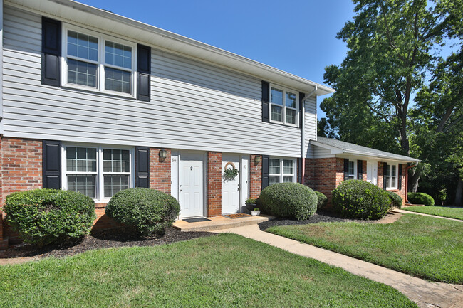 Woodstream Farms Apartments in Greenville, SC - Foto de edificio - Building Photo