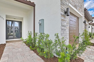 395 Bella Sol Way in West Palm Beach, FL - Building Photo - Building Photo