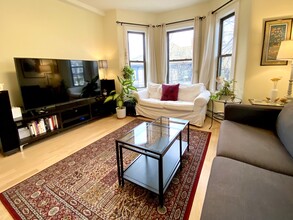 16 Surrey St, Unit 2 in Cambridge, MA - Foto de edificio - Building Photo