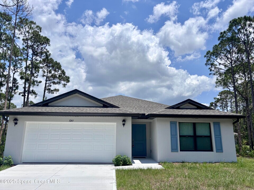 3243 Hainsworth Ave SE in Palm Bay, FL - Building Photo