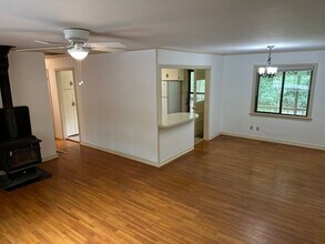 1655 W Markham Rd in Fayetteville, AR - Building Photo - Building Photo