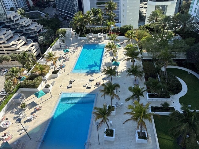 950 Brickell Bay Dr in Miami, FL - Building Photo - Building Photo
