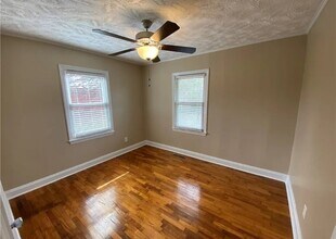 604 Odom Dr in Fayetteville, NC - Building Photo - Building Photo