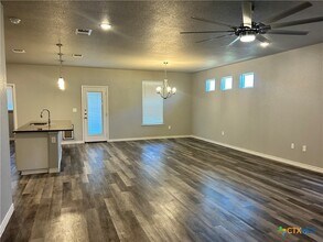 7817 Purvis St in Temple, TX - Foto de edificio - Building Photo