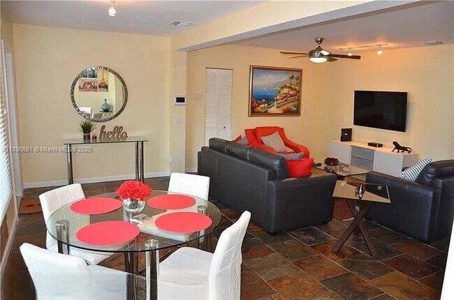 1217 NE 16th Ave-Unit -2 in Fort Lauderdale, FL - Building Photo - Building Photo