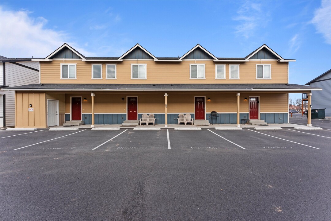 2729 W Marina Dr in Moses Lake, WA - Building Photo