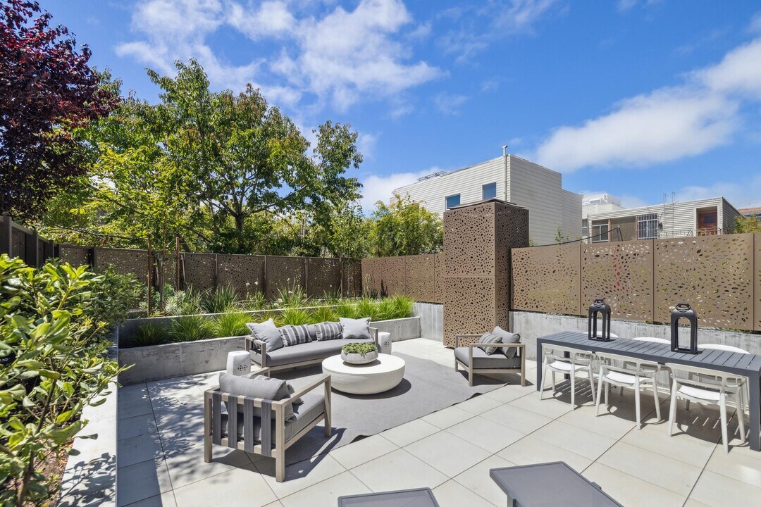 2525 Van Ness Ave, Unit 2525 Van Ness Ave  #103 in San Francisco, CA - Building Photo