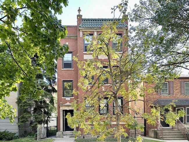 property at 2617 W Rascher Ave