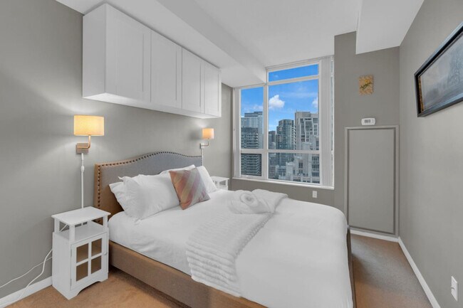 215 Fort York Blvd in Toronto, ON - Building Photo - Building Photo