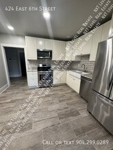 424 E 6th St in Jacksonville, FL - Foto de edificio - Building Photo