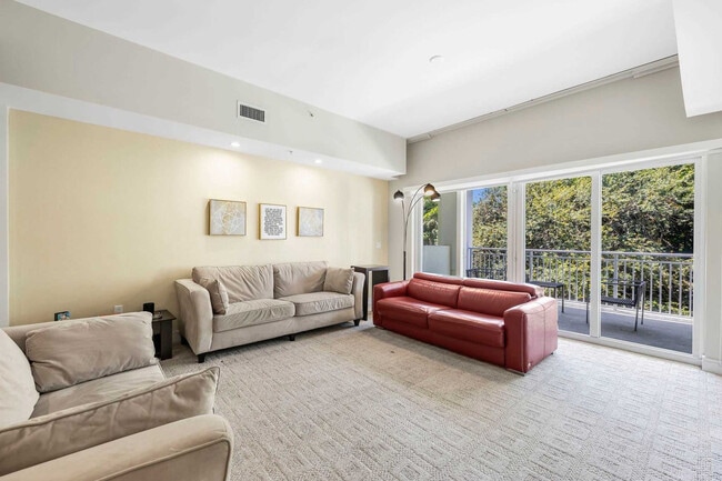 5300 NW 87th Ave in Doral, FL - Building Photo - Building Photo