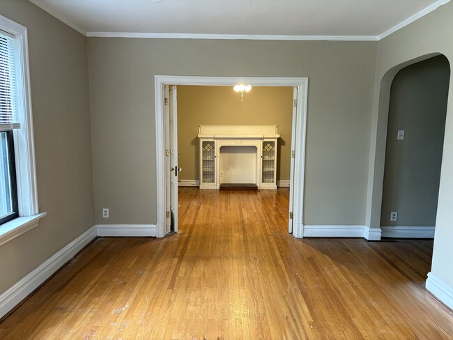 7327 Pershing Ave, Unit 1st Floor in University City, MO - Building Photo - Building Photo