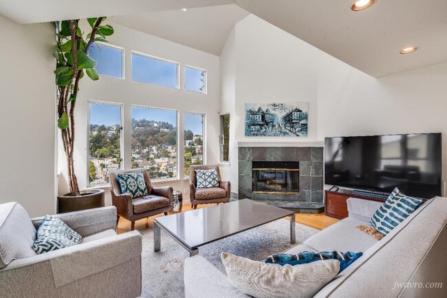 33 Martha Ave in San Francisco, CA - Building Photo - Building Photo