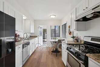 2000 Coral Pl in Newport Beach, CA - Building Photo - Building Photo