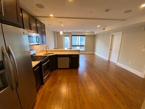 303 D St, Unit 2 in Boston, MA - Building Photo - Building Photo