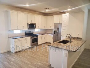 16562 W Charlotte Dr in Surprise, AZ - Building Photo - Building Photo