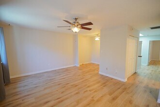1303 Airport Dr in Tallahassee, FL - Building Photo - Building Photo