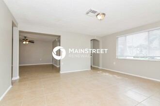 7015 Ingleside Dr in Port Richey, FL - Foto de edificio - Building Photo