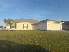 3223 NE 14th Ave in Cape Coral, FL - Building Photo