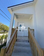 528 Wideview Ave in Tarpon Springs, FL - Foto de edificio - Building Photo