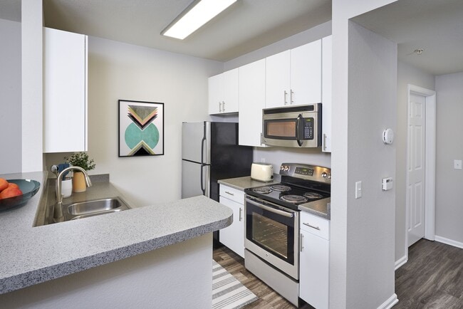 Bear Valley Park Apartments in Denver, CO - Foto de edificio - Building Photo