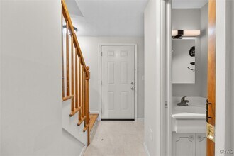 4307 Candlelight Ln in Liverpool, NY - Foto de edificio - Building Photo